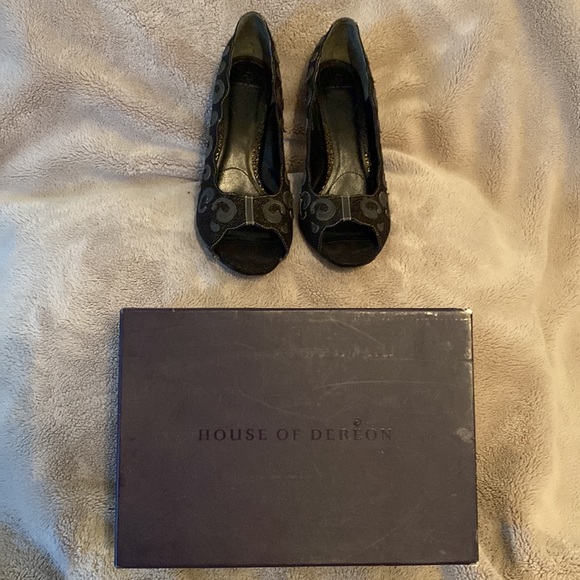 House of Dereon Heels - Picture 10 of 11